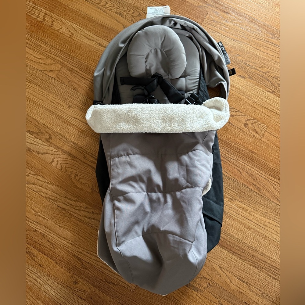 Babyzen yoyo newborn pack bassinet in gray.